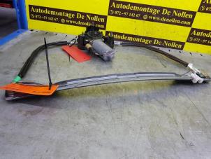 Gebruikte Raammechaniek 4Deurs rechts-voor Renault Clio II (BB/CB) 1.6 Autom. Prijs € 45,00 Margeregeling aangeboden door de Nollen autorecycling