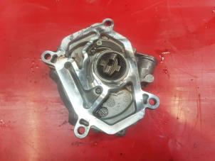 Gebruikte Vacuumpomp (Benzine) Mercedes A (W176) 1.6 A-200 16V Prijs € 65,00 Margeregeling aangeboden door de Nollen autorecycling