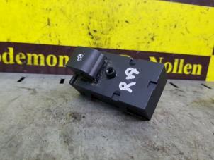 Gebruikte Ruit schakelaar elektrisch Opel Mokka/Mokka X 1.6 CDTI 16V 4x2 Prijs € 25,00 Margeregeling aangeboden door de Nollen autorecycling