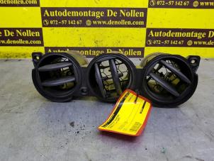 Gebruikte Luchtrooster Dashboard Mazda 6 (GG12/82) 1.8i 16V Prijs € 25,00 Margeregeling aangeboden door de Nollen autorecycling
