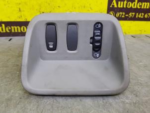 Gebruikte Licht Schakelaar Renault Trafic New (FL) Prijs € 20,00 Margeregeling aangeboden door de Nollen autorecycling