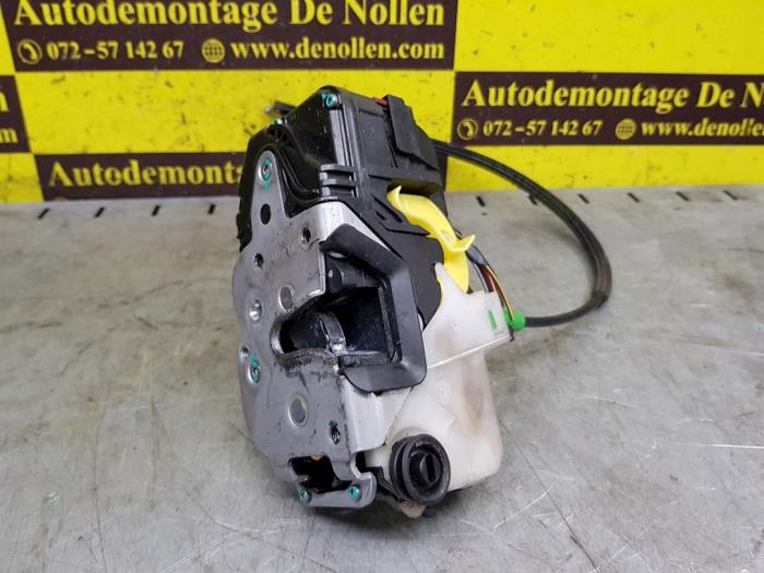 Deurslot Mechaniek 4Deurs links-achter van een Opel Insignia Country Tourer 2.0 CDTI 16V 130 ecoFLEX 2010