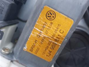 Gebruikte Raammechaniek 4Deurs links-achter Volkswagen Bora (1J2) 1.6 Prijs € 40,00 Margeregeling aangeboden door de Nollen autorecycling
