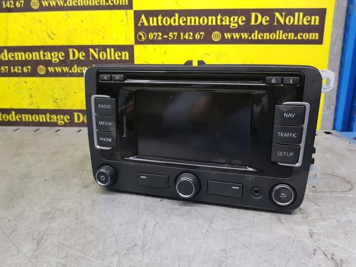 Radio CD Speler van een Volkswagen Scirocco (137/13AD) 1.4 TSI BlueMotion Technology 125 16V 2015