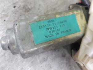 Gebruikte Raammechaniek 4Deurs rechts-voor Volvo V40 (VW) 1.9 16V T4 Prijs € 40,00 Margeregeling aangeboden door de Nollen autorecycling