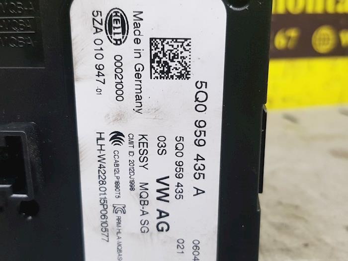 Centrale Deurvergrendelings Module van een Volkswagen Golf VII (AUA) 1.6 TDI 16V 2014