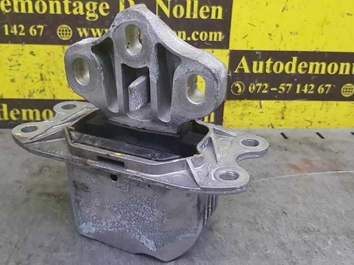 Gebruikte Motorrubber Mini Countryman (F60) 2.0 16V Cooper S Prijs € 82,28 Inclusief btw aangeboden door autodemontage denollen