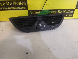 Gebruikte Luchtrooster Dashboard Opel Corsa E 1.4 Turbo 16V Prijs op aanvraag aangeboden door de Nollen autorecycling