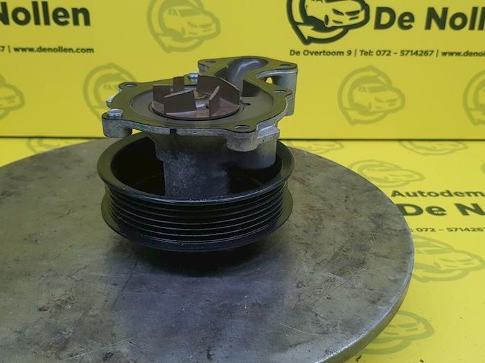 Gebruikte Waterpomp Ford Fiesta 7 1.1 Ti-VCT 12V 85 Prijs € 54,45 Inclusief btw aangeboden door autodemontage denollen