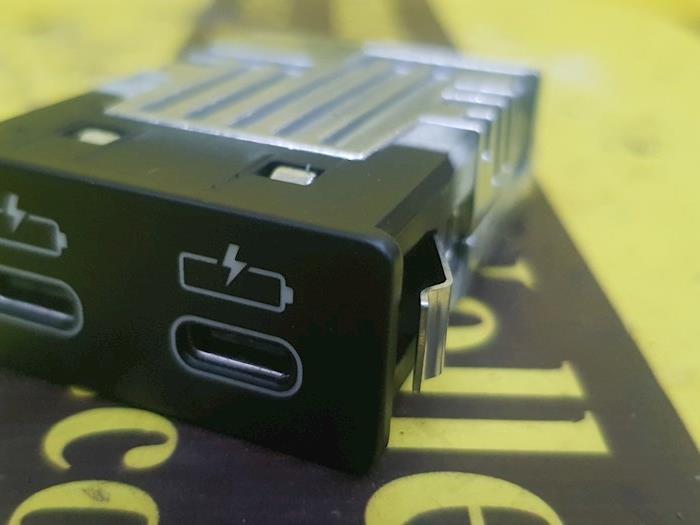 Gebruikte USB module Mini Countryman (F60) 2.0 Cooper D Prijs € 54,45 Inclusief btw aangeboden door autodemontage denollen
