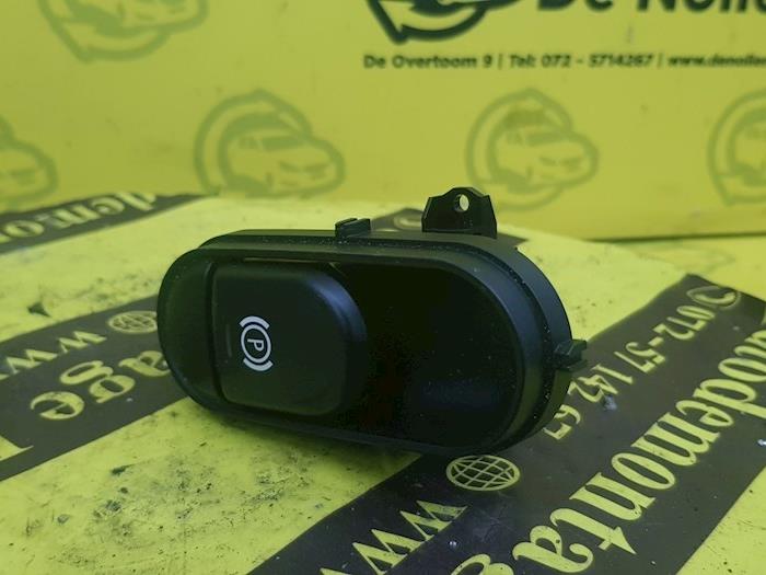 Gebruikte Schakelaar handrem Mini Countryman (F60) 2.0 Cooper D Prijs € 26,62 Inclusief btw aangeboden door autodemontage denollen