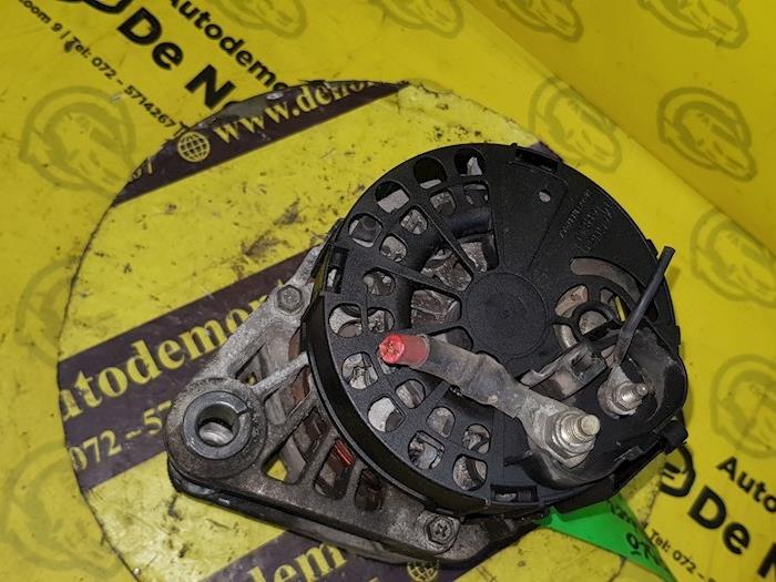 Alternator van een Fiat Doblo Cargo (223) 1.9 D 2001