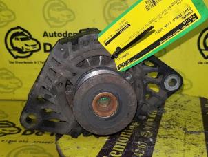 Alternator van een Fiat Doblo Cargo (223) 1.9 D 2001