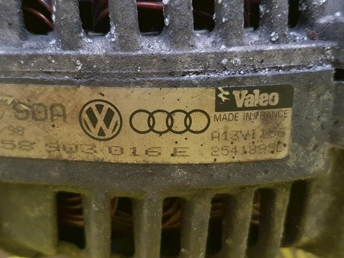 Dynamo van een Audi A4 (B5) 1.8 20V 1998