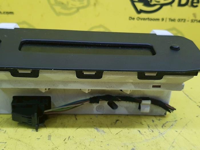Gebruikte Display Interieur Peugeot 206 (2A/C/H/J/S) 1.1 XN,XR Prijs € 22,00 Margeregeling aangeboden door autodemontage denollen