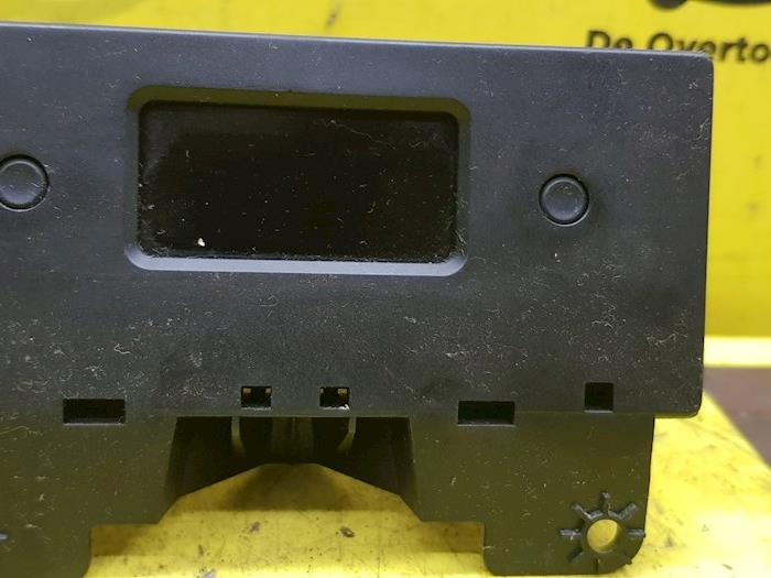 Gebruikte Display Interieur Peugeot 206 (2A/C/H/J/S) 1.6 XS,XT Prijs € 22,00 Margeregeling aangeboden door autodemontage denollen