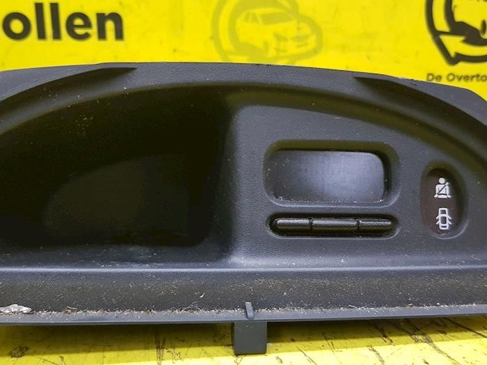 Gebruikte Display Interieur Renault Clio II (BB/CB) 1.6 16V Prijs € 27,00 Margeregeling aangeboden door autodemontage denollen