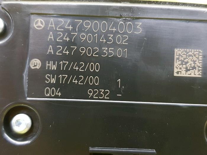 Radiobedienings paneel van een Mercedes-Benz A (177.0) 2.0 A-200d 2019