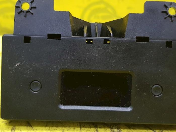 Gebruikte Display Interieur Peugeot 206 (2A/C/H/J/S) 1.1 XN,XR Prijs € 22,00 Margeregeling aangeboden door autodemontage denollen