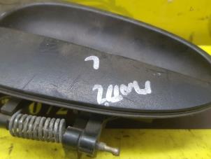 Gebruikte Deurgreep 4Deurs links-voor Chevrolet Matiz 0.8 S,SE Prijs € 15,00 Margeregeling aangeboden door de Nollen autorecycling