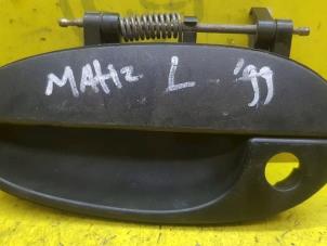 Gebruikte Deurgreep 4Deurs links-voor Chevrolet Matiz 0.8 S,SE Prijs € 15,00 Margeregeling aangeboden door de Nollen autorecycling