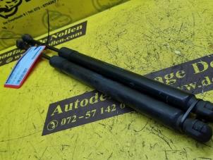 Gebruikte Gasdemperset Kofferdeksel Opel Meriva Mk.II 1.4 16V Ecotec Prijs op aanvraag aangeboden door de Nollen autorecycling