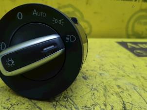 Gebruikte Licht Schakelaar Volkswagen Golf VI (5K1) 2.0 GTI 16V Prijs € 35,00 Margeregeling aangeboden door de Nollen autorecycling