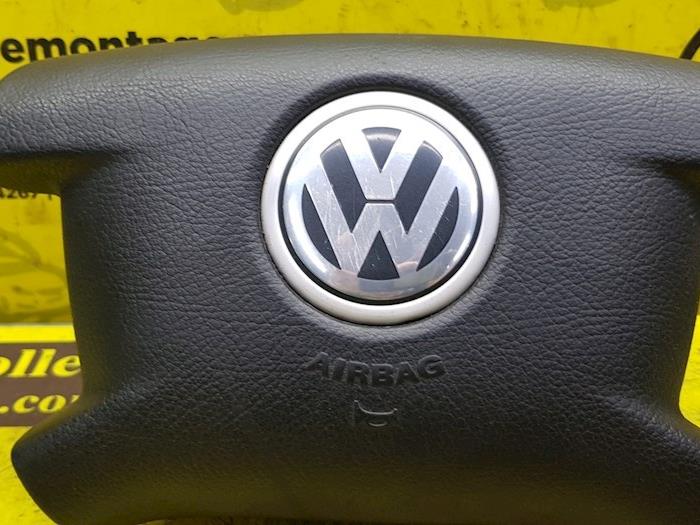Airbag links (Stuur) van een Volkswagen Multivan T5 (7E/7HC/7HF/7HM) 1.9 TDi 2004