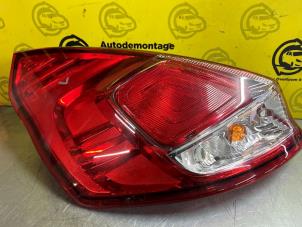 Gebruikte Achterlicht links Ford Fiesta 6 (JA8) 1.0 EcoBoost 12V Sport Prijs € 35,00 Margeregeling aangeboden door de Nollen autorecycling