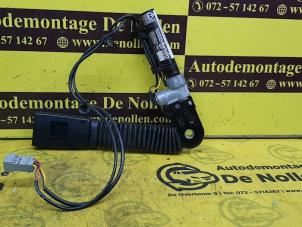 Gebruikte Gordelspanner rechts Mini Mini (R56) 1.6 One D 16V Prijs € 75,00 Margeregeling aangeboden door de Nollen autorecycling