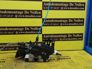 Gebruikte Slotmechaniek Portier 4Deurs links-voor Mercedes A (W176) 1.6 A-200 16V Prijs € 50,00 Margeregeling aangeboden door de Nollen autorecycling