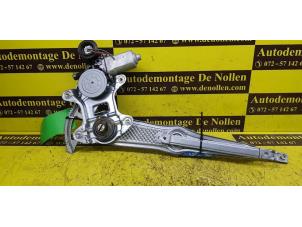 Gebruikte Ruitmechaniek 2Deurs rechts-voor Toyota Yaris (P1) 1.0 16V VVT-i Prijs € 30,00 Margeregeling aangeboden door de Nollen autorecycling