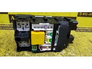 Gebruikte Zekeringkast Peugeot 308 (L3/L8/LB/LH/LP) 1.2 12V e-THP PureTech 130 Prijs op aanvraag aangeboden door de Nollen autorecycling