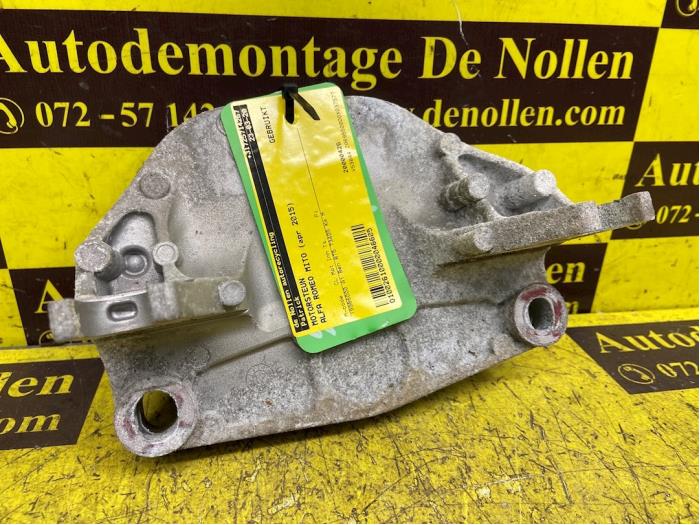 Gebruikte Motorsteun Alfa Romeo MiTo (955) 0.9 TwinAir Prijs € 25,00 Margeregeling aangeboden door autodemontage denollen