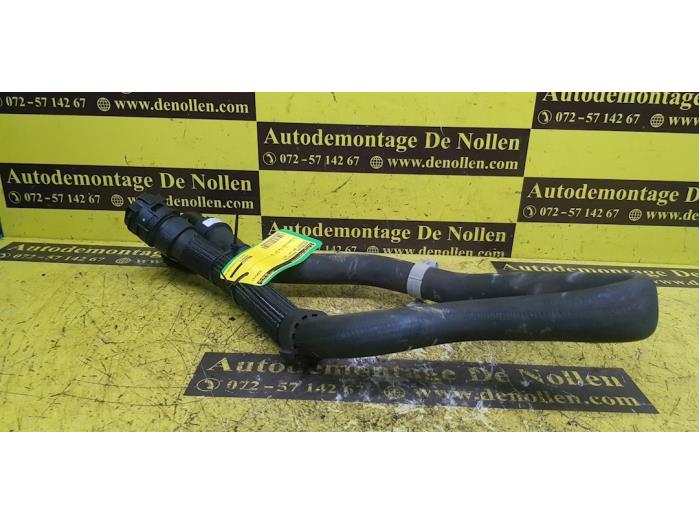 Gebruikte Waterslang aansluiting Peugeot 308 (L3/L8/LB/LH/LP) 1.2 12V e-THP PureTech 130 Prijs € 36,30 Inclusief btw aangeboden door autodemontage denollen