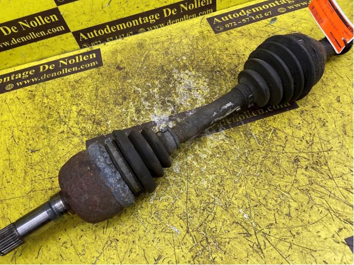 Gebruikte Aandrijfas links-voor Opel Vectra C GTS 3.0 CDTI V6 24V Prijs € 50,00 Margeregeling aangeboden door autodemontage denollen