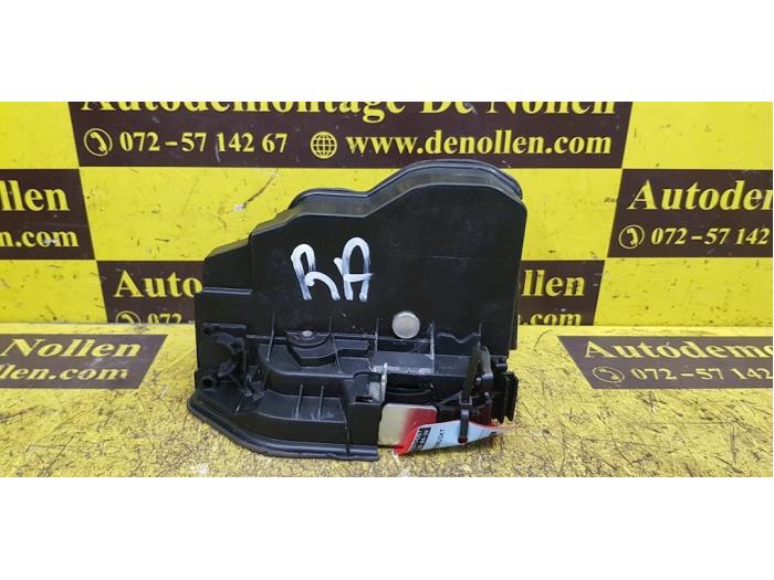 Deurslot Mechaniek 4Deurs rechts-achter van een BMW 1 serie (F20) M140i 3.0 24V Van 2019