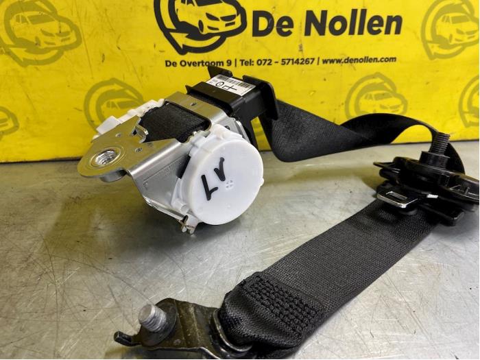 Veiligheidsgordel links-voor van een BMW 1 serie (F20) M140i 3.0 24V Van 2019