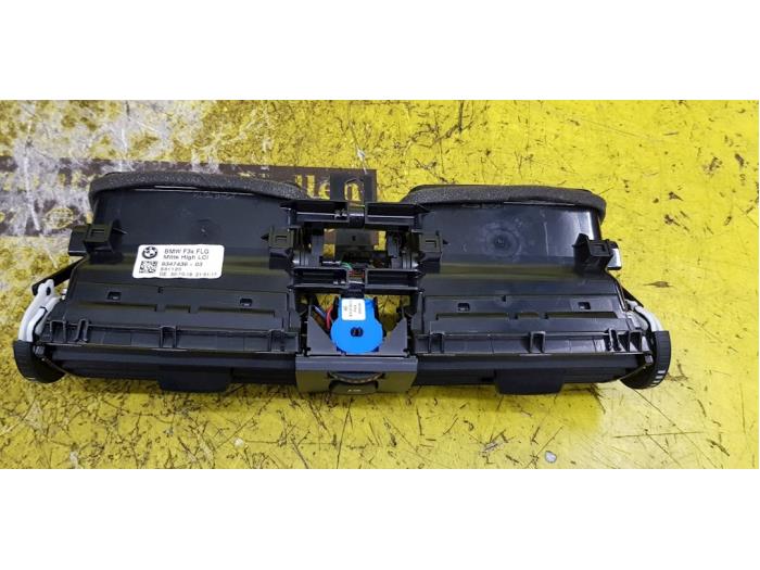Luchtrooster Dashboard van een BMW 1 serie (F20) M140i 3.0 24V Van 2019
