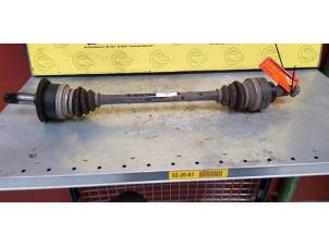 Gebruikte Aandrijfas links-achter BMW 1 serie (F20) 120d TwinPower Turbo 2.0 16V Van Prijs € 151,25 Inclusief btw aangeboden door de Nollen autorecycling