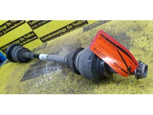 Gebruikte Aandrijfas links-achter BMW 3 serie Touring (F31) 318d 2.0 16V Prijs € 90,75 Inclusief btw aangeboden door de Nollen autorecycling