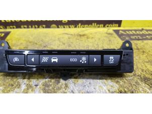 Gebruikte Schakelaar (diversen) Jaguar XE 2.0 D E-Performance 16V Prijs op aanvraag aangeboden door de Nollen autorecycling