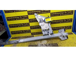 Gebruikte Ruitmechaniek 2Deurs rechts-voor Volkswagen Crafter 2.5 TDI 30/35 Prijs op aanvraag aangeboden door de Nollen autorecycling
