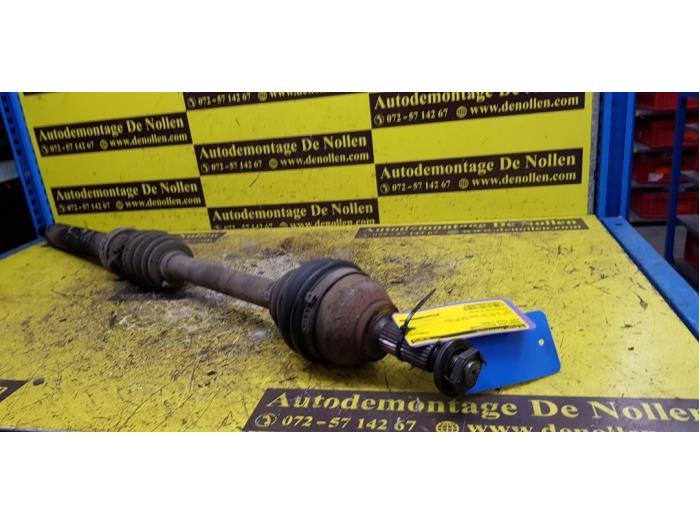 Gebruikte Aandrijfas rechts-voor Ford Focus 1 Wagon 1.8 16V Prijs € 35,00 Margeregeling aangeboden door autodemontage denollen