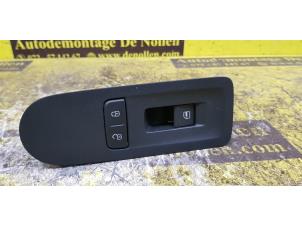 Gebruikte Elektrisch Raam Schakelaar Volkswagen Up! (121) 1.0 12V 60 Prijs op aanvraag aangeboden door de Nollen autorecycling