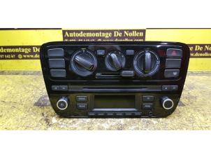 Gebruikte Radio CD Speler Volkswagen Up! (121) 1.0 12V 60 Prijs op aanvraag aangeboden door de Nollen autorecycling