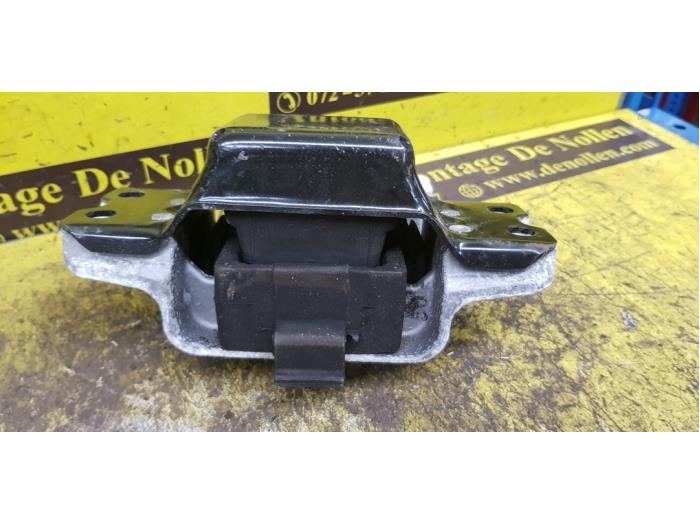 Gebruikte Motorsteun Volkswagen Caddy Combi IV 1.6 TDI 16V Prijs € 40,00 Margeregeling aangeboden door autodemontage denollen
