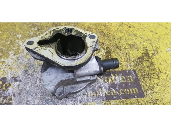 Gebruikte Vacuumpomp Rembekrachtiging Renault Clio III (BR/CR) 1.5 dCi 85 Prijs € 30,00 Margeregeling aangeboden door autodemontage denollen