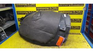 Gebruikte Slijkweerder Landrover Discovery V (LR) 2.0 Td4 16V Prijs op aanvraag aangeboden door de Nollen autorecycling