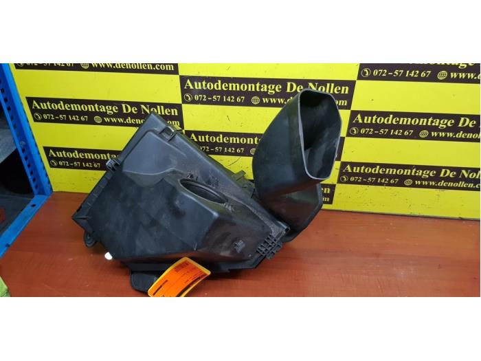 Gebruikte Luchtfilterhuis BMW 1 serie (E81) 123d 16V . Prijs € 48,40 Inclusief btw aangeboden door autodemontage denollen